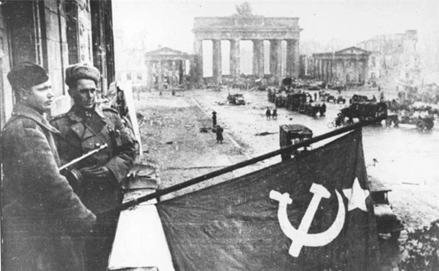 8 мая 1945 года завершилась Берлинская стратегическая наступательная операция советских войск.